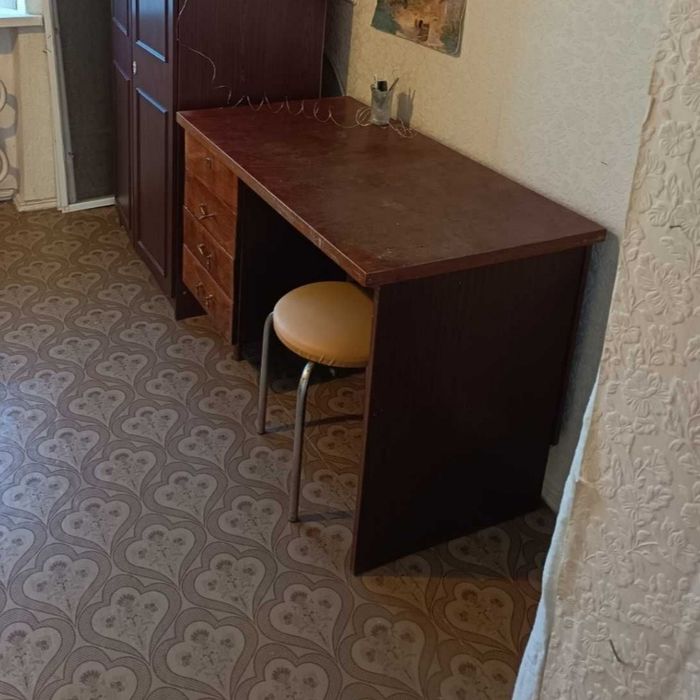 Стіл письмовий, гарний стан