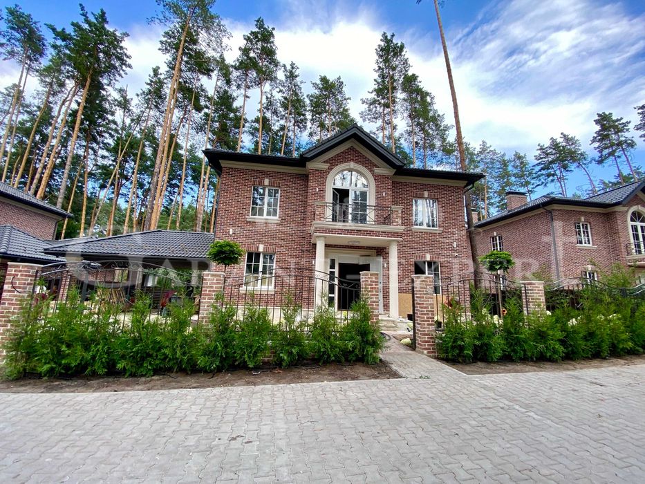 Англійський котедж найвищої якості у закритому містечку – 8 соток.