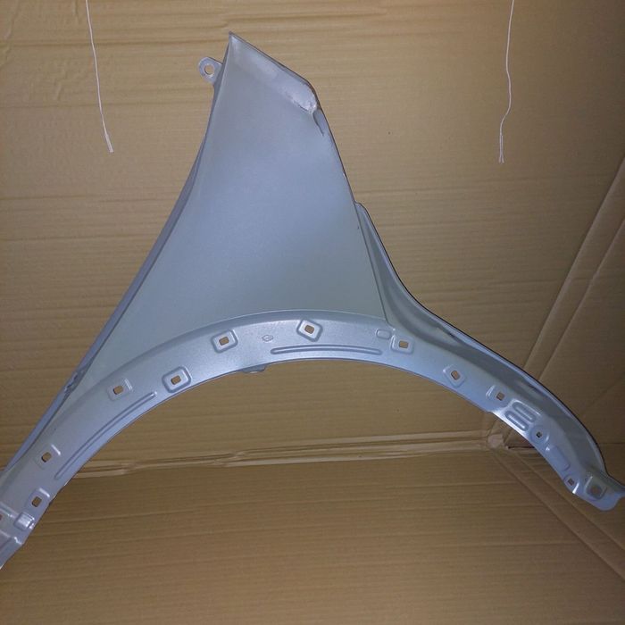 Продам крило ліве ionik 5.