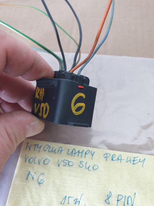 wtyczka lampy prawej volvo v50 s40  8 pin   nr 6