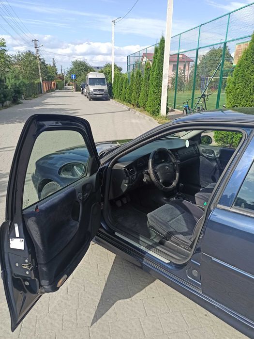 Opel Vectra 1.8 бензин 2000р.