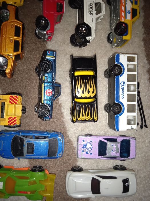 Машинки Hot wheels залізні і пластикові