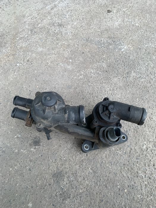 Термостат на Volkswagen polo sedan 03C121111AE