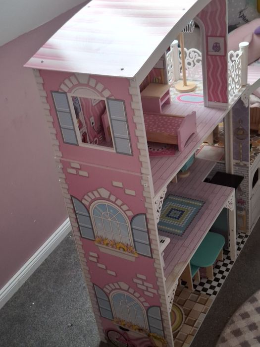 Duży drewniany domek dla lalek Barbi Ksenia