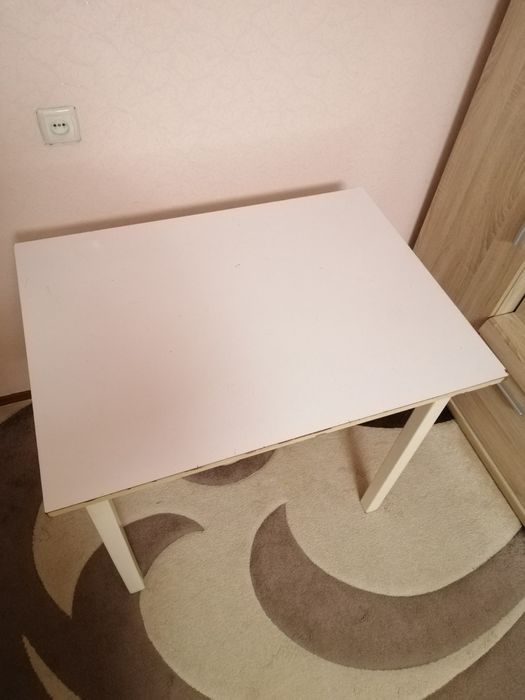 Продам білий міцний кухонний розкладний стіл!