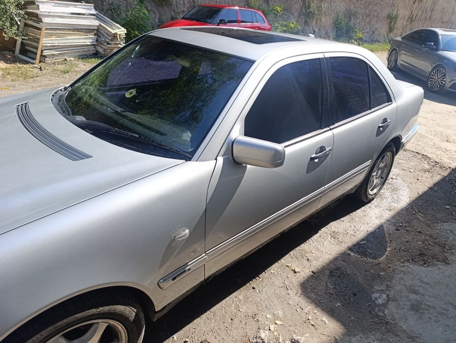 Мерседес w210 e 430 1999, m113, 4.3. Газ/бензин.