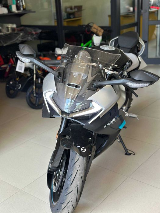 Мотоцикл CFMOTO 675SR-R