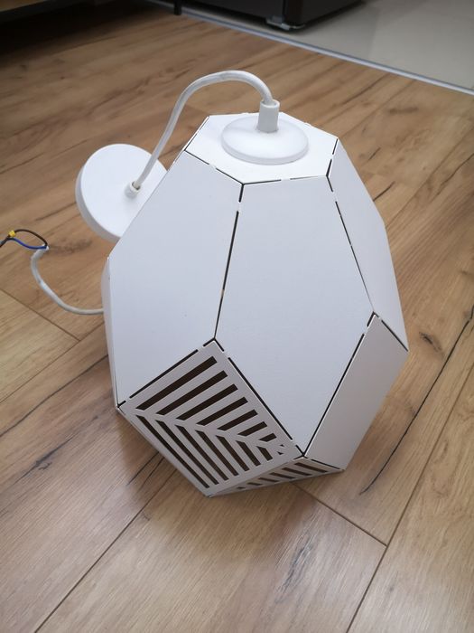 Lampa biała metalowa geometryczna