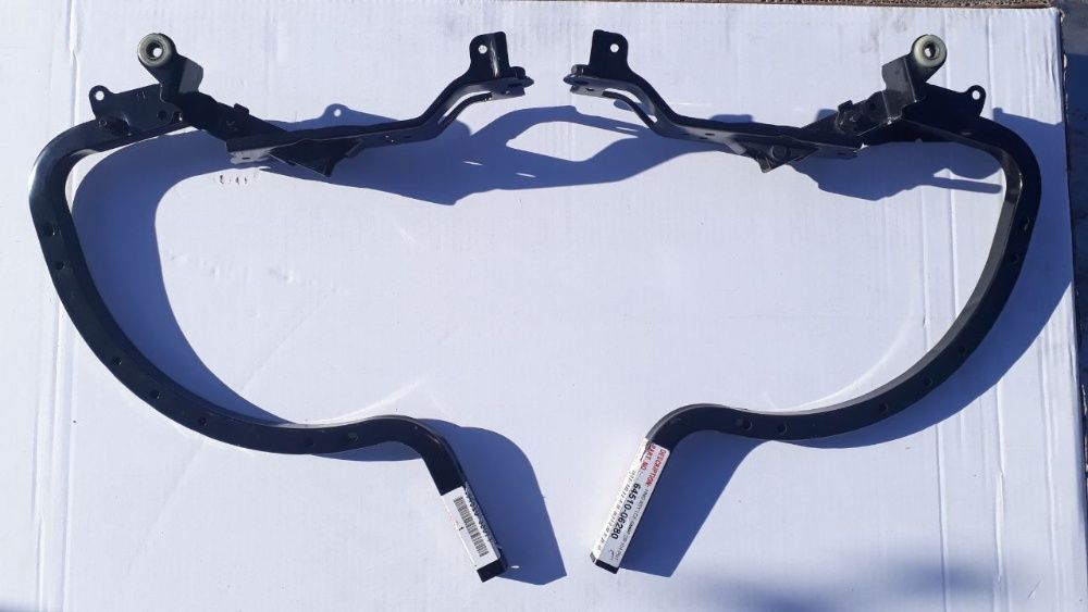 Камри 70 петля крышки багажника левая 6452033071