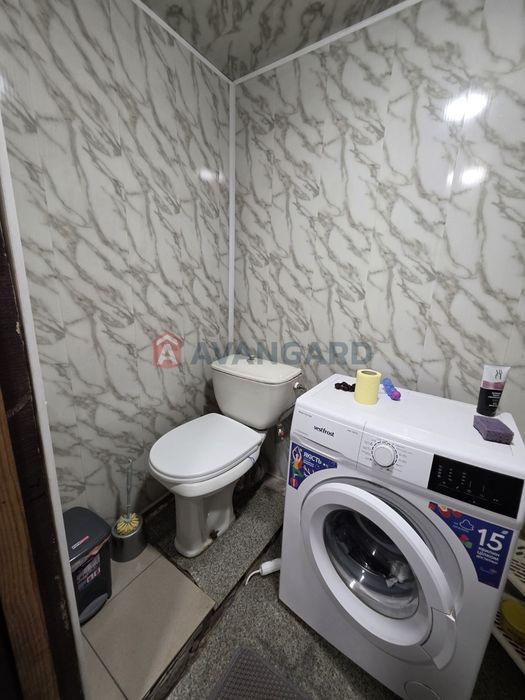 У продажі будинок в центрі  міста.
