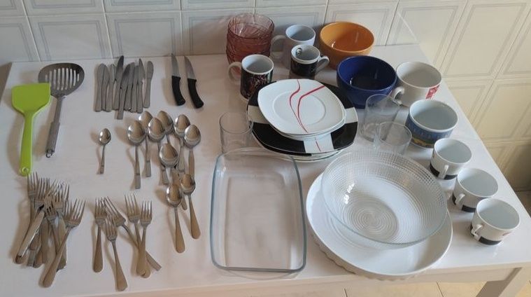 Pacote de talheres e loiças