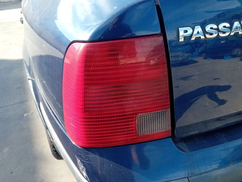 Farolim esquerdo VOLKSWAGEN Passat (3B2)