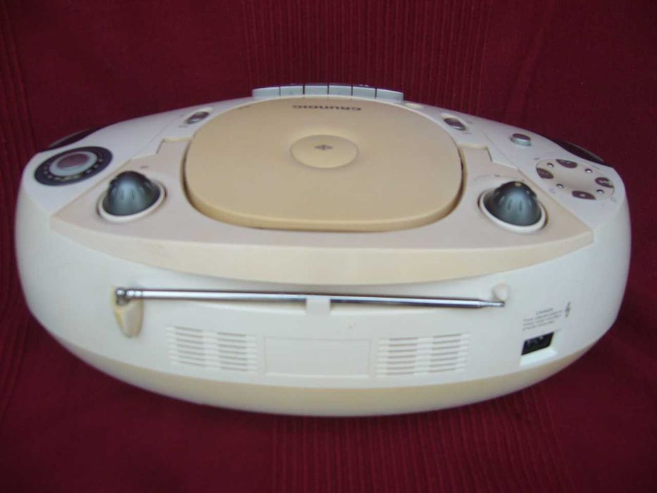Radiomagnetofon Grundig z odtwarzaczem CD / MP3