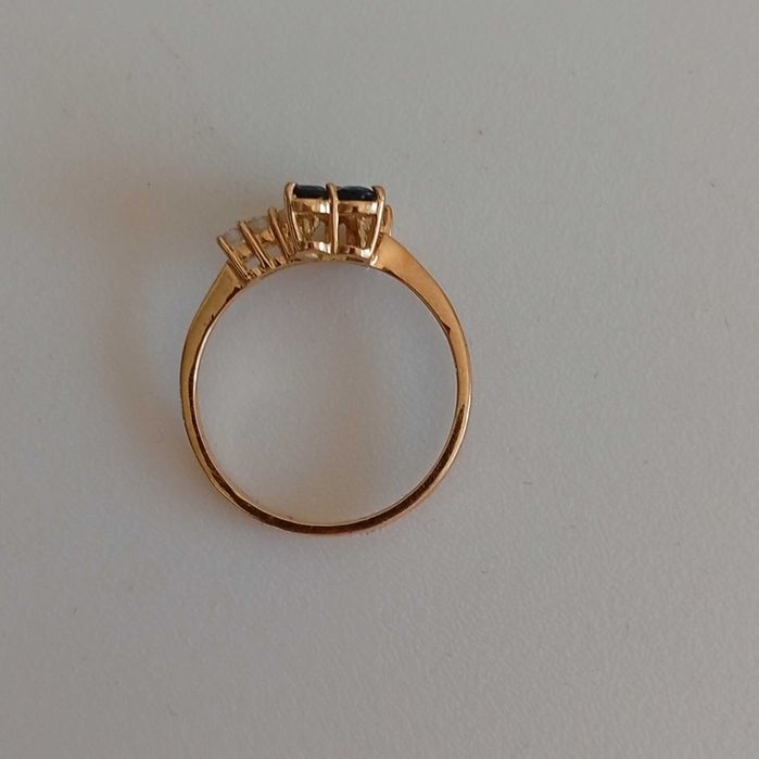 Anel em Ouro 19.2 Kt com 3 Safiras e 4 Diamantes