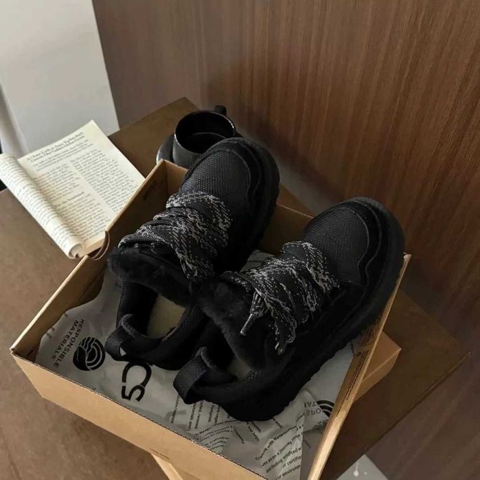 UGG Lowmel Black R.41
