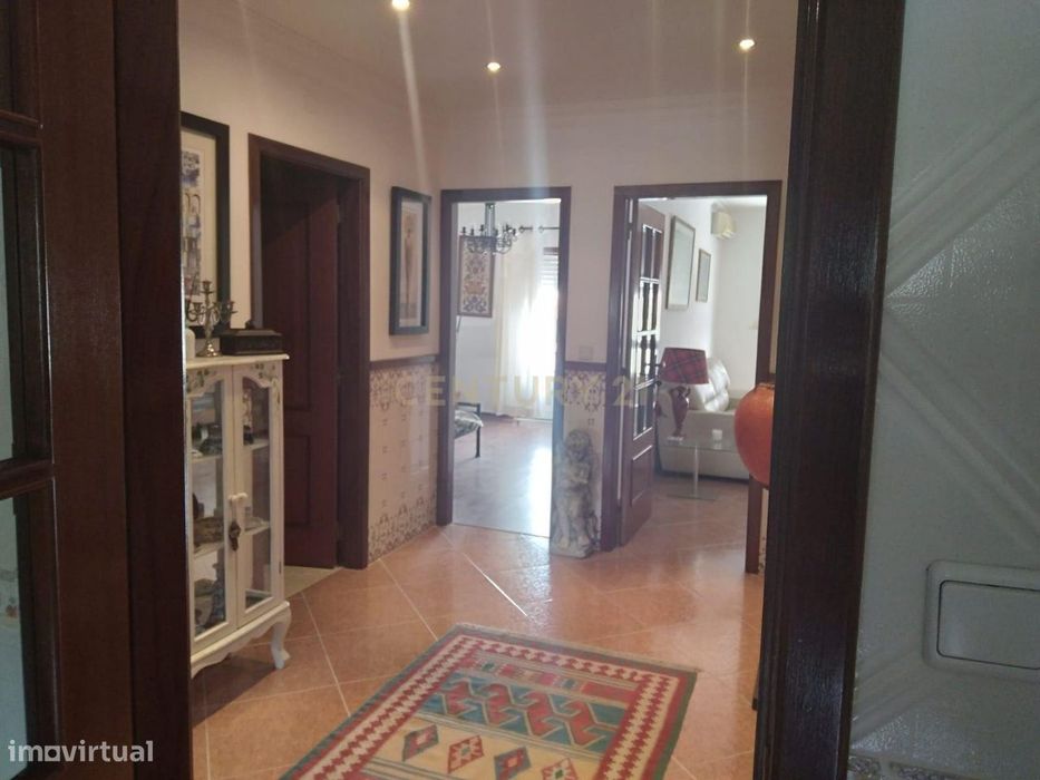 Apartamento T2 para Arrendamento com Garagem