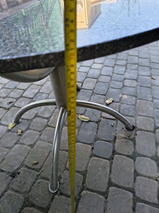 Stolik granitowy otwór na parasol