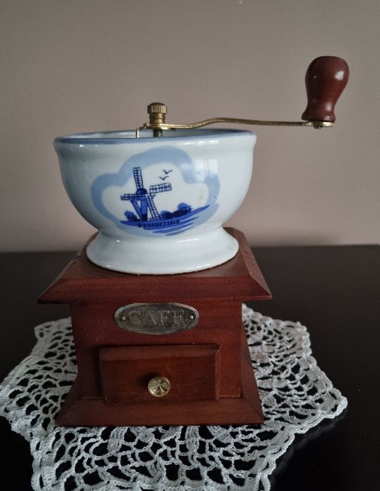 Mły porcelanowy wiatrak Delft