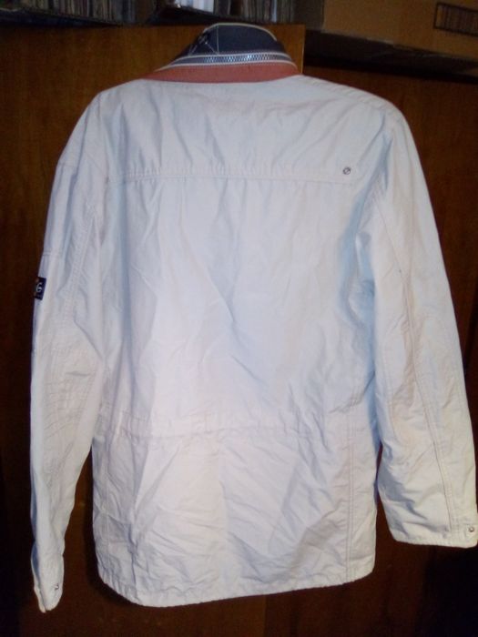 Продам фирменную, брендовую куртку ветровку Cabano active