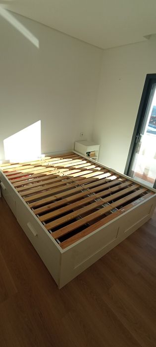 Cama Ikea com gavetas branca