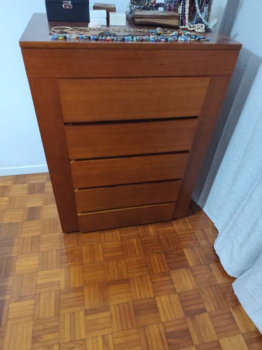 Quarto completo (cama, cómoda, 2mesas de cabeceira e roupeiro)