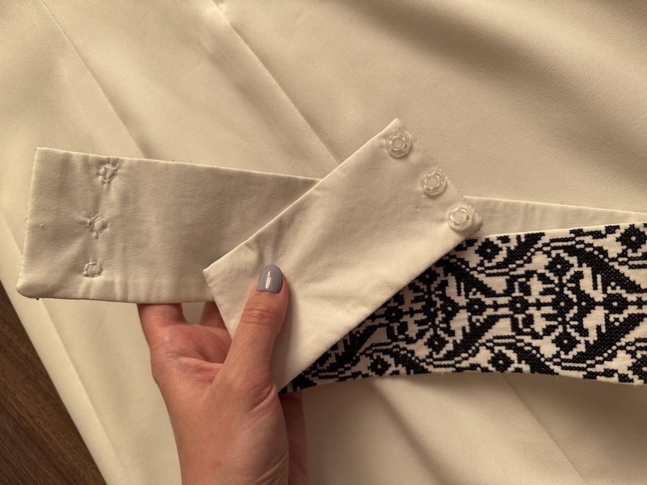 Бежеве вишите плаття айворі