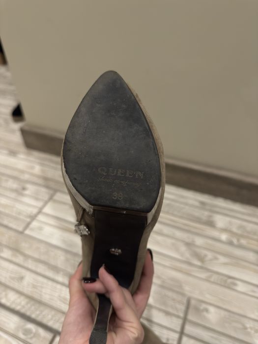 Ботильйони жіночі замшеві на підборах