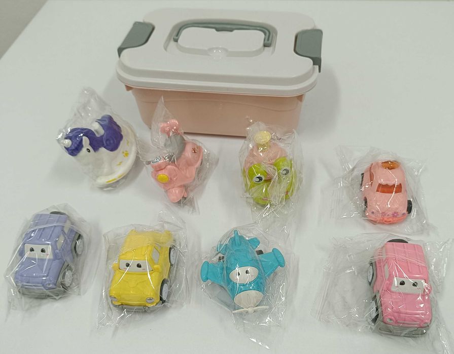 Pojazdy Samochody w Pudełku z rączką zestaw 8 sztuk