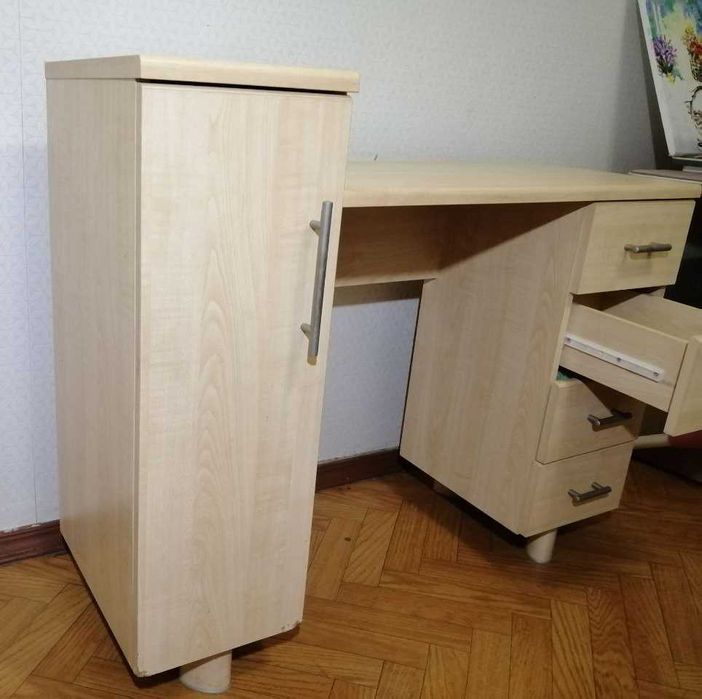 Туалетный косметический столик