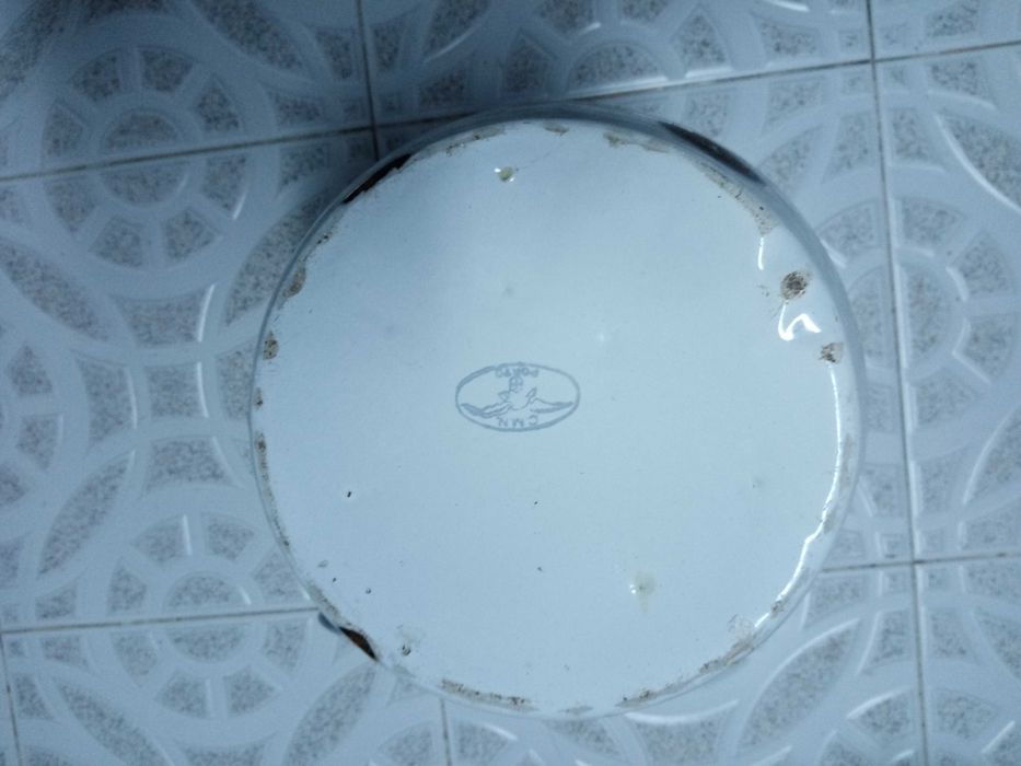 Penico antigo alto em esmalte, marcada na base CMNPorto