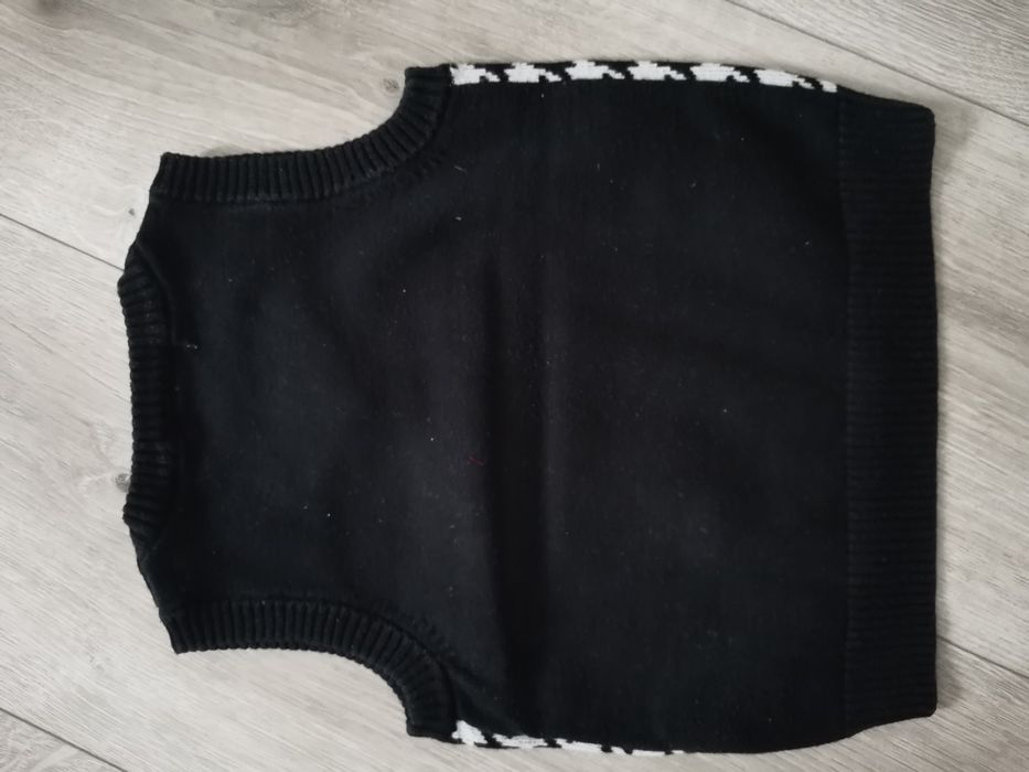 Elegancki zestaw 74 dla chłopca bezrękawnik sweterek spodnie