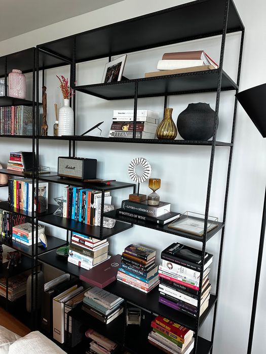 Duas estantes Área - preto