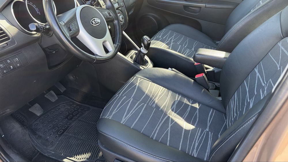Kia Venga 1.4 TX ISG 90 cv — photo 5