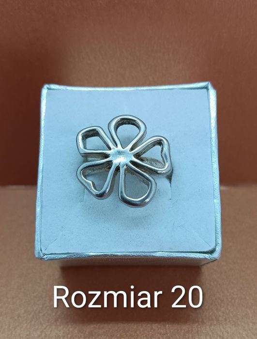 Stary srebrny pierścionek w próbie 925