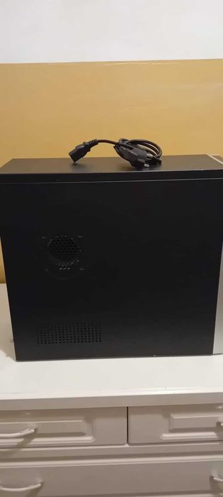 Komputer zestaw komputerowy w obudowie Tower