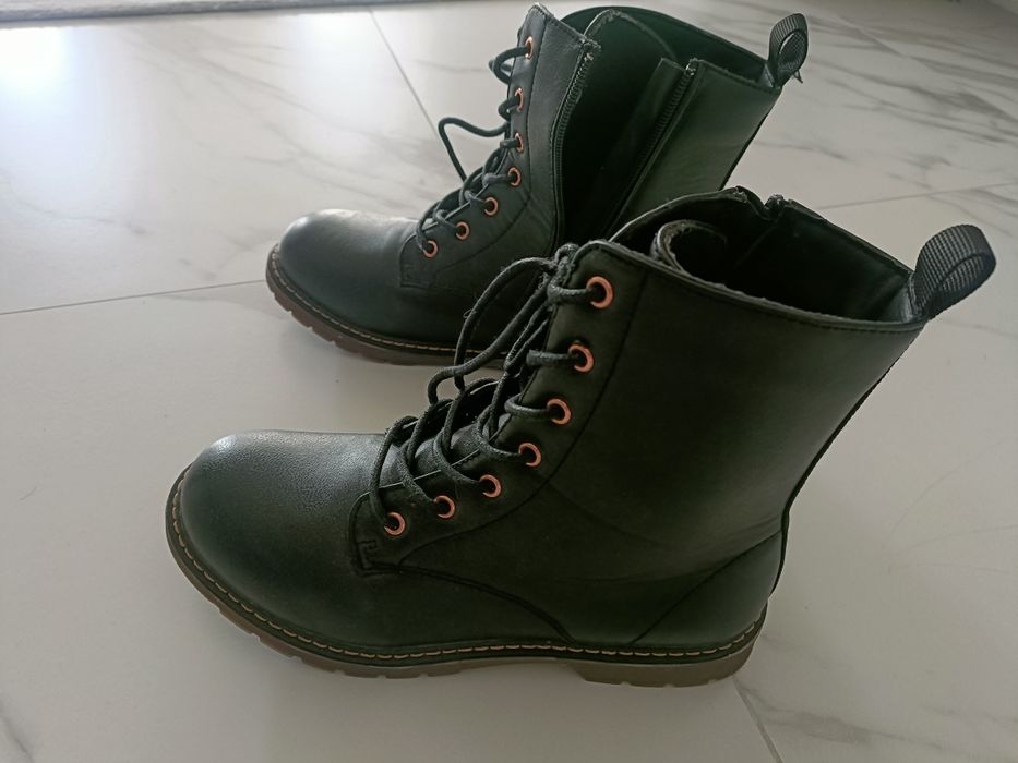 Buty za kostkę typu glany