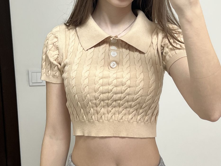 Бежевий поло-топ Shein