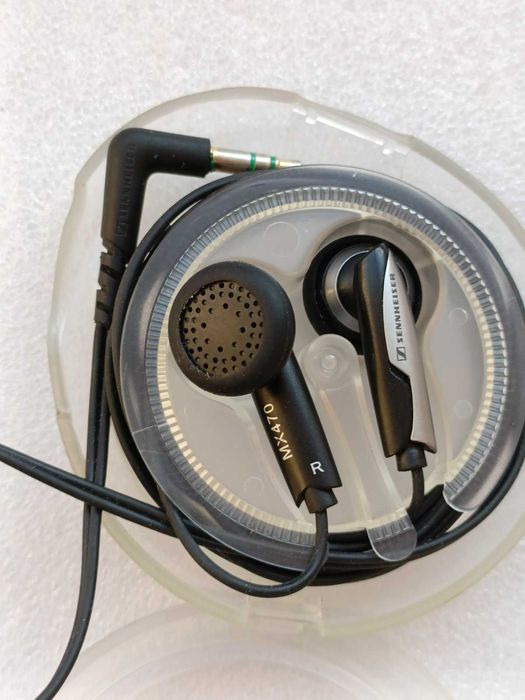 Навушники-гарнітура Sony MDR-XB50AP та інші.