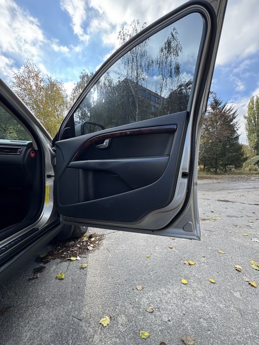 Volvo XC70 — надійний повнопривідний універсал у чудовому стані