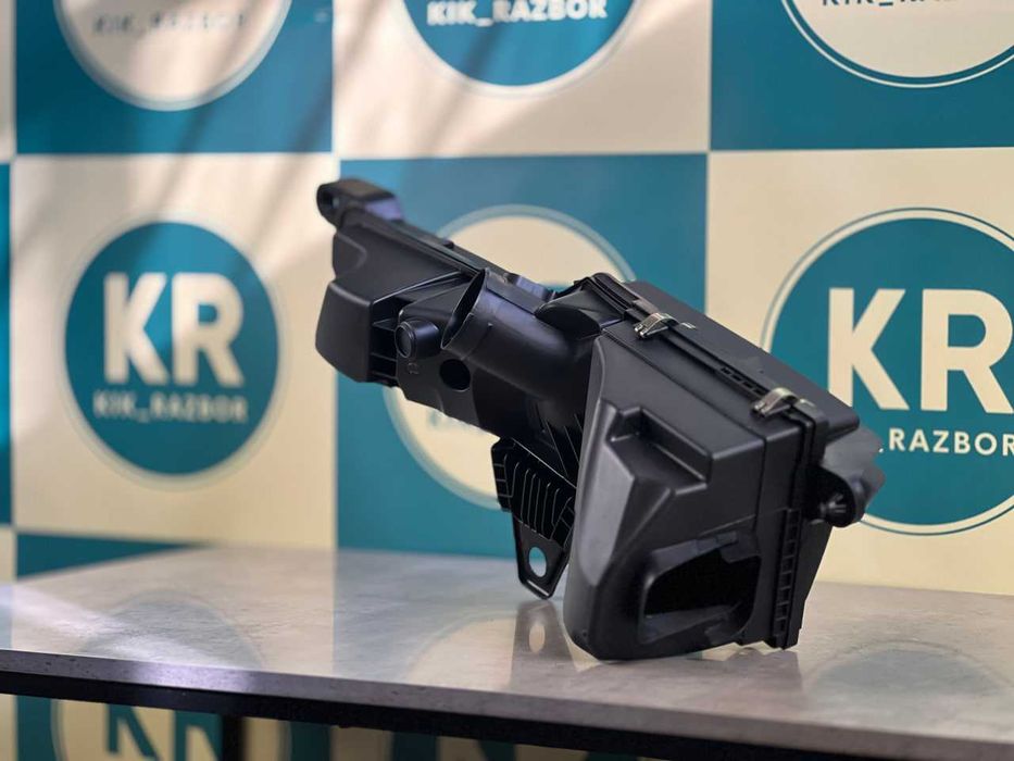 Корпус повітряного фільтра BMW 3 ( F30 / F31 ) 13717597589