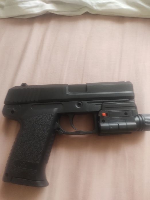 Sprzedaje pistolet zabawka