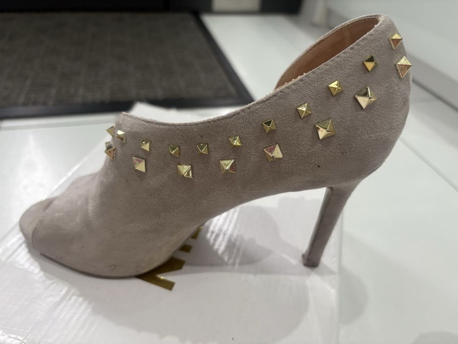 Buty damskie na szpilce 38