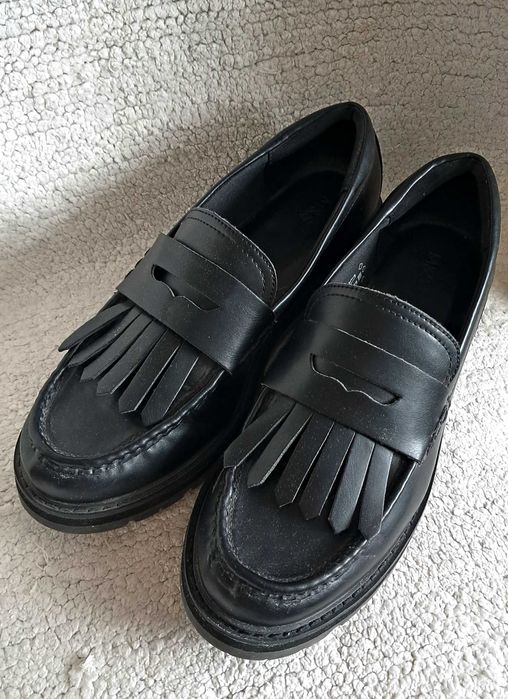 Лофери жіночі чорного кольору