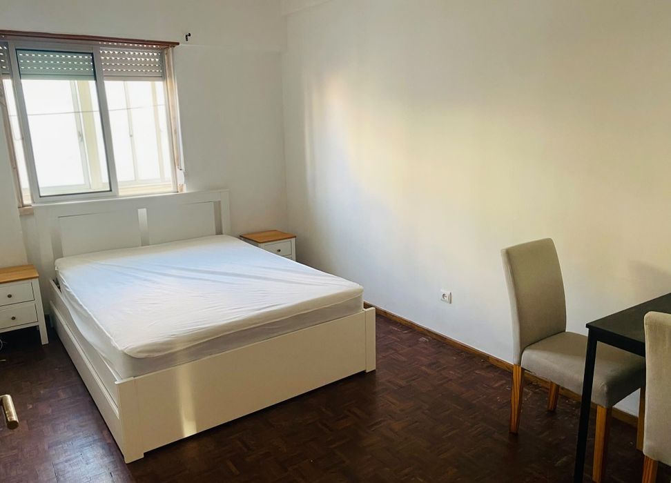 Alugo quarto para casal em Mem Martins