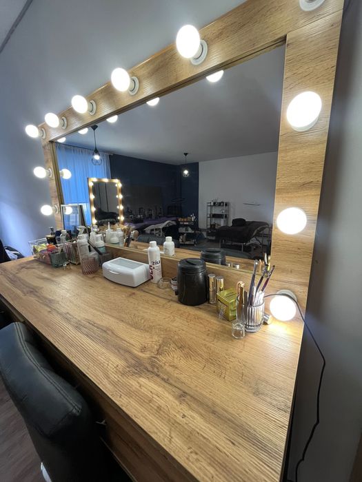 Візажний столик для б‘юті майстрів