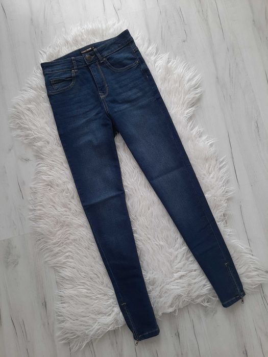 Piękne jeansy rurki wysoki stan zamki na nogawkach XS 34