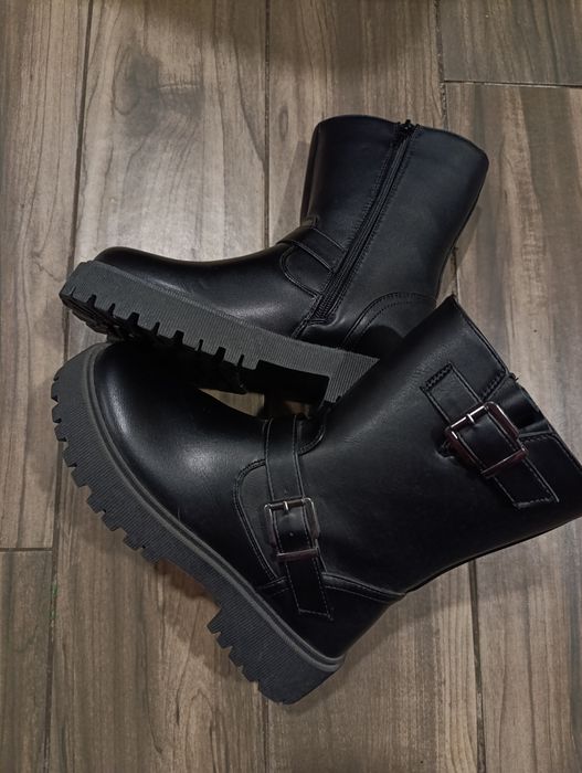 Продам нові чорні ботинки