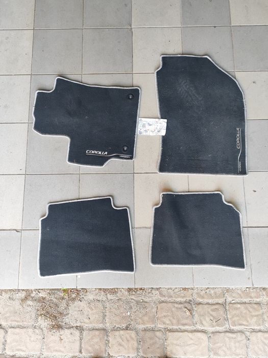 Oryginalne  dywaniki Toyota Corolla 2 komplety