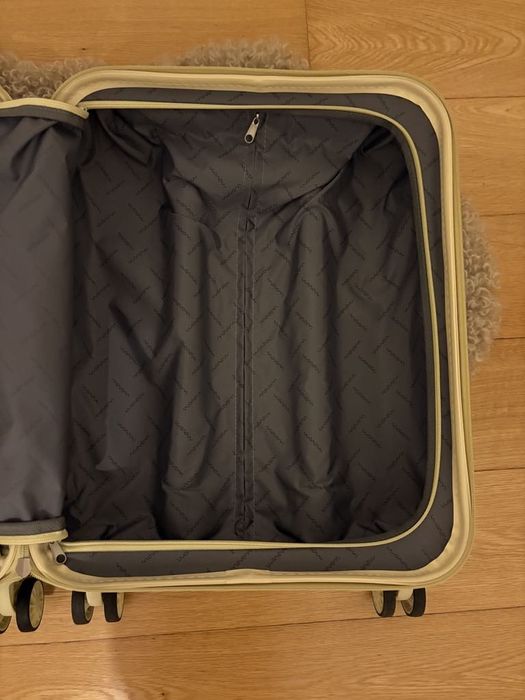 Malas de viagem cor amarela clara marca movom