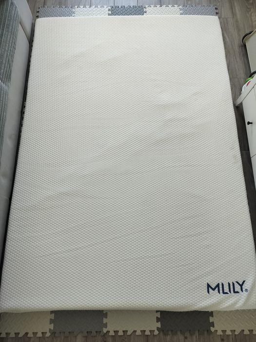 Cama branca 140x200